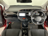 【前方視界】開放的な前方視界!運転がしやすく疲れにくいです♪窓が大きく、見通しがとっても良いおクルマですよ♪