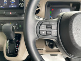 【ステリモ】ステアリングリモコンスイッチにてオーディオ操作可能となっており、運転にも集中できます。少しでも視線移動を減らし事故に遭う確率を下げます。