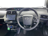 運転席まわりです。 各操作スイッチは使いやすい位置に配置されてます。