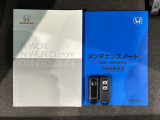 スマートキーは鍵をバッグに入れたままでもドアロックの開閉やエンジンのON・OFFができます。夜間や雨の日も鍵を探さなくて良いので便利です。