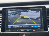 バック駐車が苦手な方や、初めてのお車で不安な方も安心。後方の映像をナビ画面に表示するため、周囲を確認しながらスムーズに駐車できます。