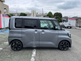 両側オートスライドドア装備!運転席やドアのスイッチ、リモコンキーでも開閉操作できるので便利ですよ!