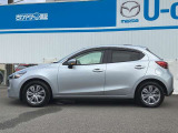 純正ホイールカバーで全体的にデザインがまとまっています。車も人も、オシャレはまずは足元からですね。