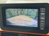【バックカメラ】駐車時に後方がリアルタイム映像で確認できます。大型商業施設や立体駐車場での駐車時や、夜間のバック時に大活躍!運転スキルに関わらず、今や必須となった装備のひとつです!