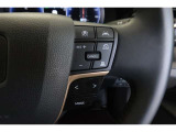 【レーダークルーズコントロール】アクセルペダルを踏まなくても、車間制御モードでは、先行車の車速変化に合わせた追従走行を行い、自動的に加速・減速・停止をします。