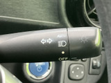 操作しやすい位置に配置されたウインカーレバー。スムーズな操作で、安全な車線変更をサポートします。運転の信頼性を高めます。