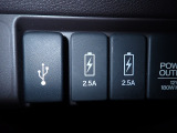 USBつなげられます♪充電などお役にたちますよ!!