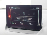 マツダコネクトの8インチWVGAディスプレイです。センターコンソールのコマンダーコントロールでの操作に加えて、タッチパネルにもなっていますので、画面にタッチしての操作も可能です。