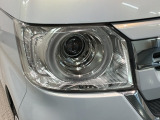 LEDヘッドライトは、点灯の瞬間から最大光量を発揮し、突然暗くなるトンネルなどでの安定感を高めます。