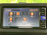 目的地までの道中、様々な情報が満載のTV画面で、時間を有効活用。停車中に楽しむ映像で、リラックス空間を演出します。