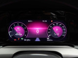 デジタルメータークラスター【Digital Cockpit Pro】付き車両。メーター内にナビゲーションが表示されます。