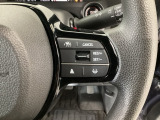 【アダプティブ・クルーズ・コントロール】予め設定した車速内でクルマが自動的に加減速。 前走車との適切な車間距離を維持しながら追従走行し、高速道路でのドライバーの疲労を軽減してくれる嬉しい機能付♪