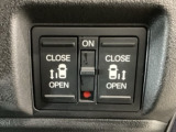【両側パワースライドドア】両側がパワースライドドアになっており、運転席のスイッチやスマートキーでも開閉が可能です!開口部も広いので乗り降りも楽々♪