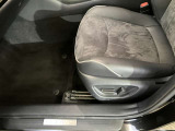 パワーシート搭載。微妙な調整が手軽にでき、ピッタリなポジションで運転することが可能です。
