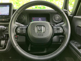 バック時の安全性を高めるバックモニターを搭載。狭い場所でも安心して駐車できます。ガイドライン表示も便利です。