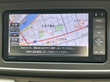 目的地までスムーズに導いてくれるナビゲーションシステム。見やすい表示で、初めての道でも安心です。安全運転をサポートします。
