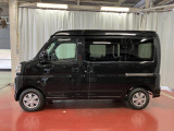 【スマートアシスト搭載車】 衝突回避支援ブレーキ機能(対車両・歩行者)、衝突警報機能(対車両・対歩行者)、誤発信抑制制御機能などの機能で安全な運転をサポートします。