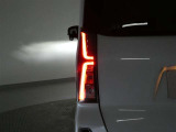 LEDテールライトです。省電力、高輝度のLEDは明るく照らすので夜間運転時の視認性を高めます。スタイリッシュな見た目で細かいところもこだわりたいあなたに!