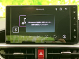 高精細なオーディオ画面で、快適なドライブをサポート。お気に入りの音楽やラジオをクリアな音質で楽しめます。Bluetooth接続も可能です。
