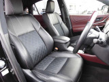 【内装】ハリアーの車内です♪もちろん、フロアマットもついてますよ〜!