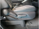 【シートアジャスター】上下調整できるシートアジャスター!運転手にあったドライバーズポジションができますね。