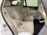 V60 B5 インスクリプション 4WD 本革シート