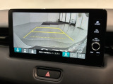 リバースギアに入れるだけで後方の表示へ切り替わります。夜間や雨の日の駐車も楽になりますよ。