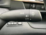 操作しやすいウインカーレバーは、スムーズな車線変更をサポートします。直感的な操作感で、安全な運転を支援します。