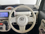 インテリアに合わせたデザインのステアリングは、運転される方のことも考え、運転しやすい形状、大きさです。是非一度、実際に触ってお確かめください。