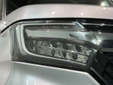 LEDヘッドライトは、点灯の瞬間から最大光量を発揮し、突然暗くなるトンネルなどでの安定感を高めます。