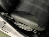痛みの出やすい運転席シートの角、フロアマット、座面、ともに良好です