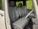 運転席シート廻りは使用感も少なく、良好な状態となっています。前オーナー様が丁寧に使っていたことがよくわかりますね。