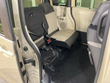後席をはね上げれば、「もうひとつの荷室」が生まれます。