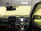 ドライバー目線で、使いやすく安全操作性と良好な視界を実現した運転席です。