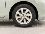 タイヤサイズは(185/65R15)で純正アルミホイールです