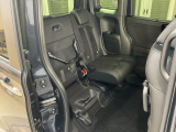 後席をはね上げれば、「もうひとつの荷室」が生まれます。