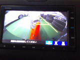 バックカメラの画像です。ガイドラインがスムースな車庫入れをサポートいたします。車庫入れの安心感がアップしますね。