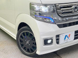 【LEDヘッドライト】悪天候や夜間走行時も良好な視界を確保し安心して運転できる高輝度LEDヘッドライトを装備!点灯速度が早く、消費電力も抑えられています。