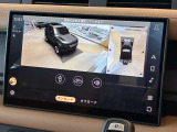 【3Dサラウンドカメラ(360&deg;カメラ)】全方位の死角となる部分や発進時・駐車時・細い路地からの運転などカメラを通してモニターで確認することが可能です。