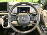 インテリアに合わせたデザインのステアリングは、運転される方のことも考え、運転しやすい形状、大きさです。是非一度、実際に触ってお確かめください。
