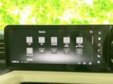多様なソースに対応したオーディオ画面で、お気に入りの音楽やラジオを楽しめます。Apple CarPlayやBluetooth接続も可能です。