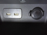 便利な充電用USBジャックも付いています。