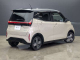 一文字に光るリアコンビネーションランプが特徴的なリヤスタイル。安定感のあるフォルムとすっきりとしたデザインで、後ろ姿もスマートに引き立っています。