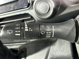 【オートワイパー(AUTO)】雨が降り出した時に、雨滴検出用センサー(レインセンサー)が雨滴を感知すると、自動でワイパーが動作します。