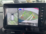 車を真上から見ているように、周囲の状況を把握しながら安心して駐車が行えるアラウンドビューモニター装備!