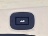 【パワーバックドア】スマートキーや運転席のボタンを押すだけでリアゲートが自動で開閉します!荷物を持っている時や、高い位置にあるバックドアを閉める際に便利な機能です♪