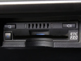 快適エアシート&シートヒーターを装備しています!高級車ならではの装備です!シートが暖まる機能!シートから冷風が出る機能!どちらも付いています!!寒い冬も、暑い夏も快適にご乗車頂けます!!