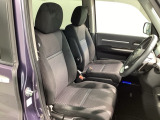 大きなフロントシートでゆったりとドライブ、長距離運転も疲れません♪ハイトアジャスターも付いているのでお好きな位置に調整できます。