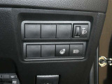 オートマチックハイビームとは、先行車や対向車のライトを認識し、ハイビームとロービームを自動で切り替える機能です。夜道の視界を確保します。詳細は販売店スタッフまでおたずねください。