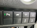 運転に必要な情報を分かりやすく表示するメーターパネル。視認性に優れ、運転に集中できます。安全な運転をサポートします。